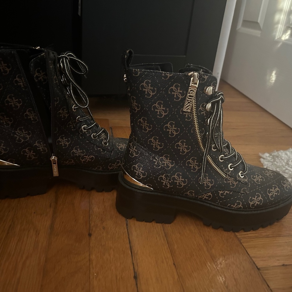 Guess boots size 8